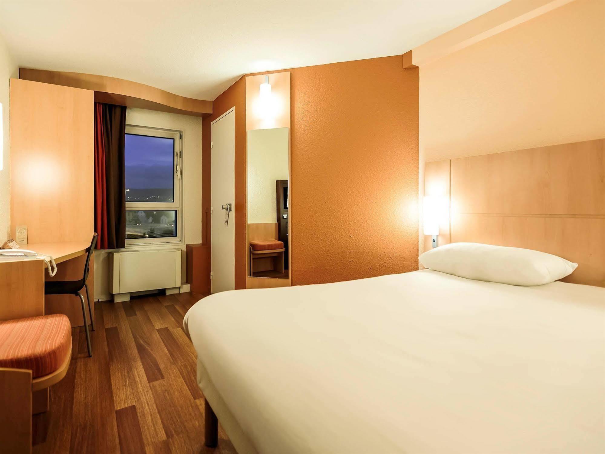 Ibis Clermont Ferrand Sud Herbet Zewnętrze zdjęcie